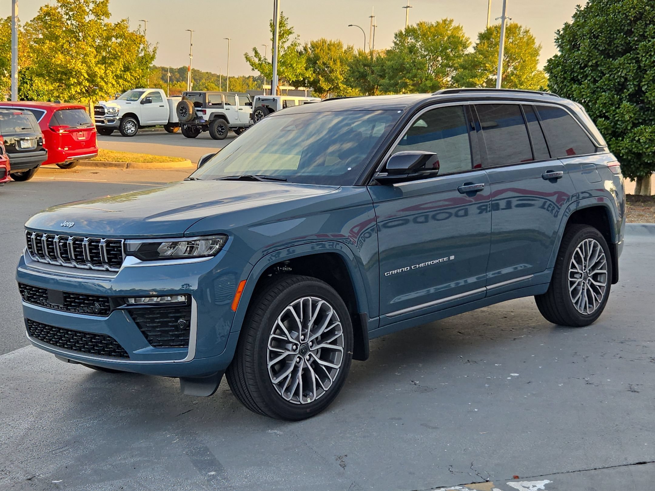 New 2027 Jeep Grand Cherokee Summit w/ MOPAR Finishing Package AWD/4WD image 3