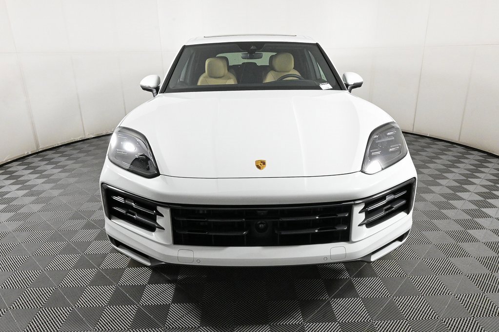 Used 2025 Porsche Cayenne image 37
