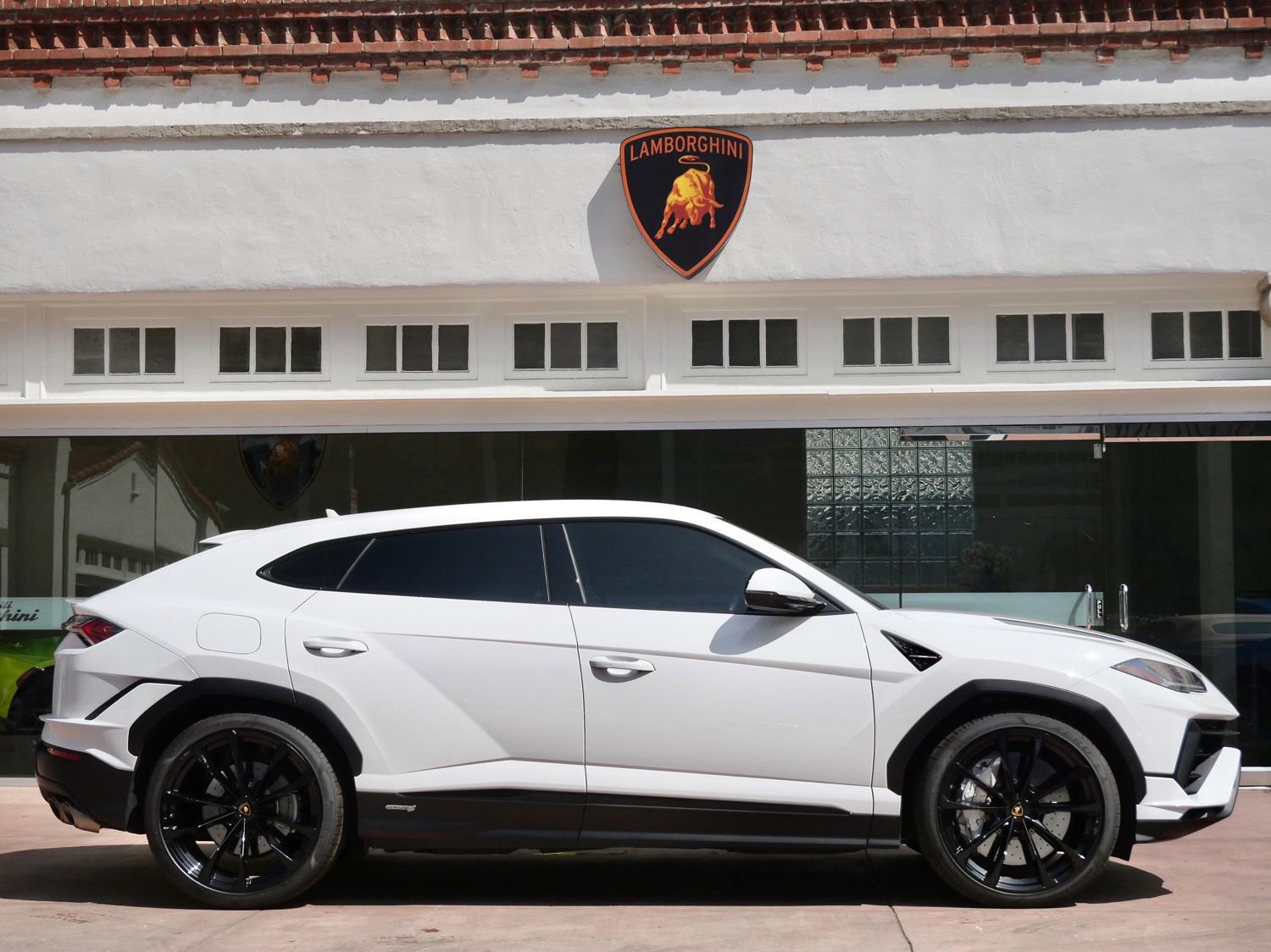 Used 2023 Lamborghini Urus S AWD/4WD image 2