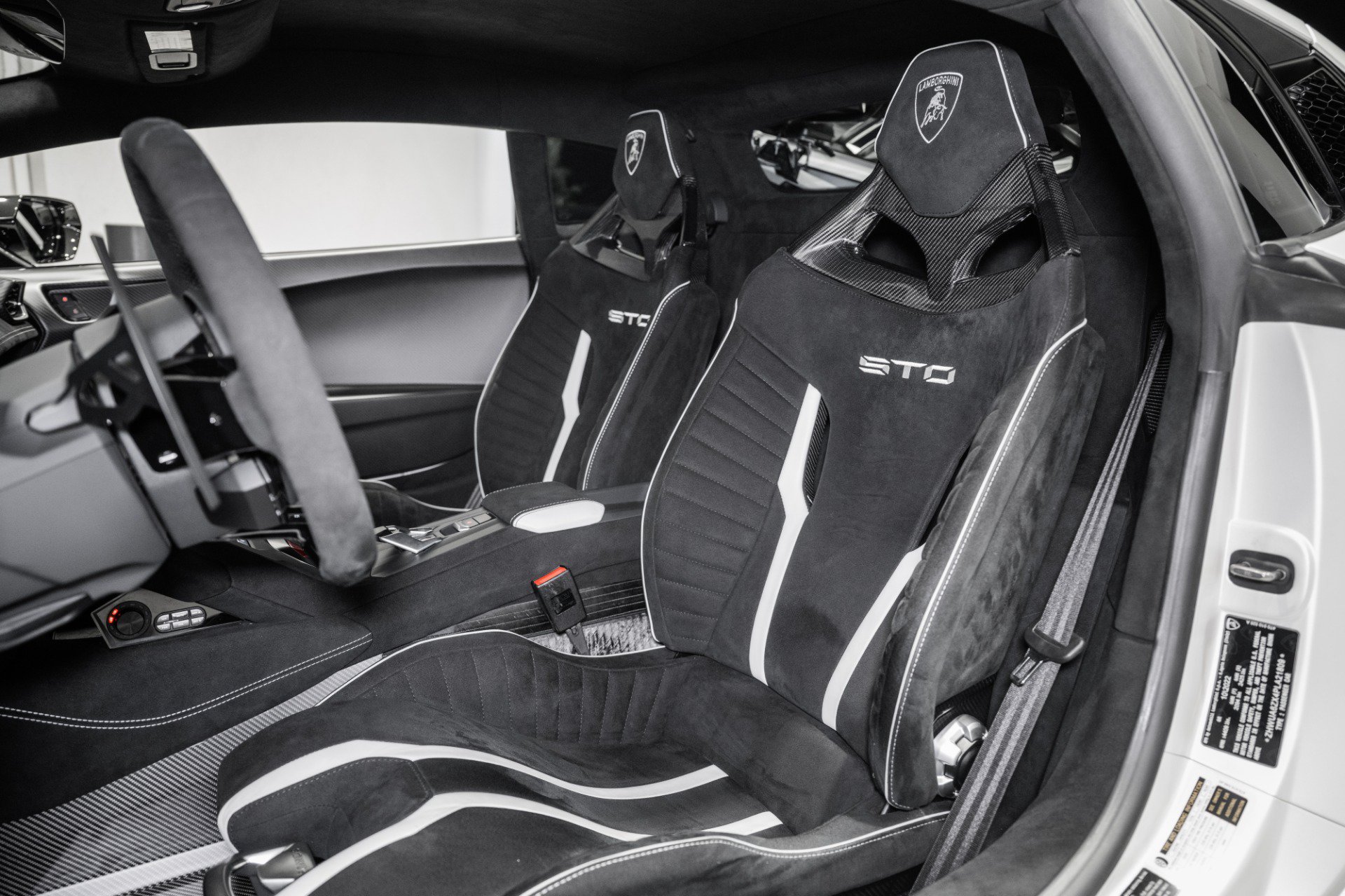 Used 2023 Lamborghini Huracan STO RWD image 18