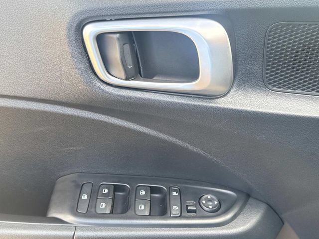Used 2025 Hyundai Venue SE FWD image 25
