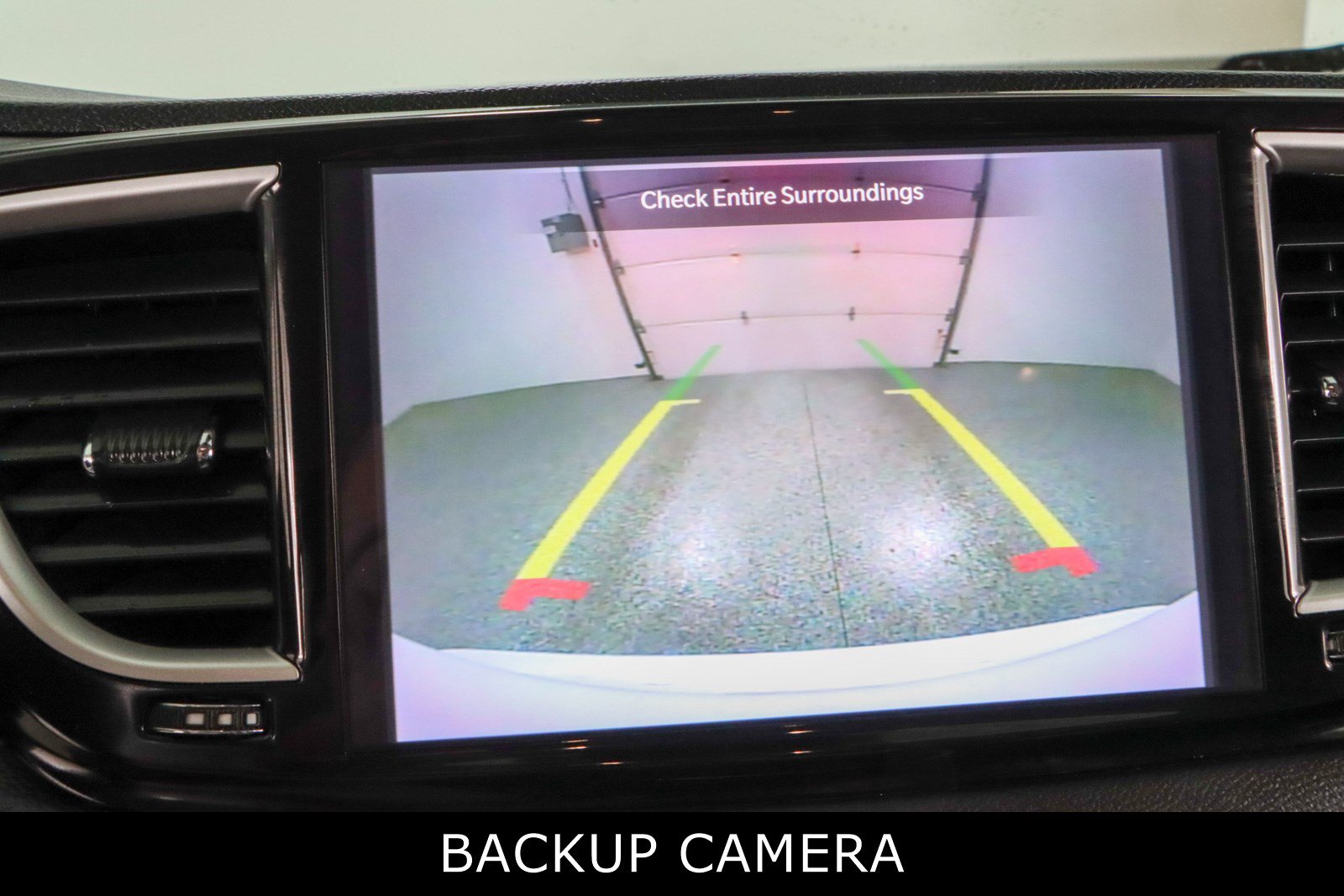 Used 2023 Chrysler Pacifica Touring-L FWD image 18