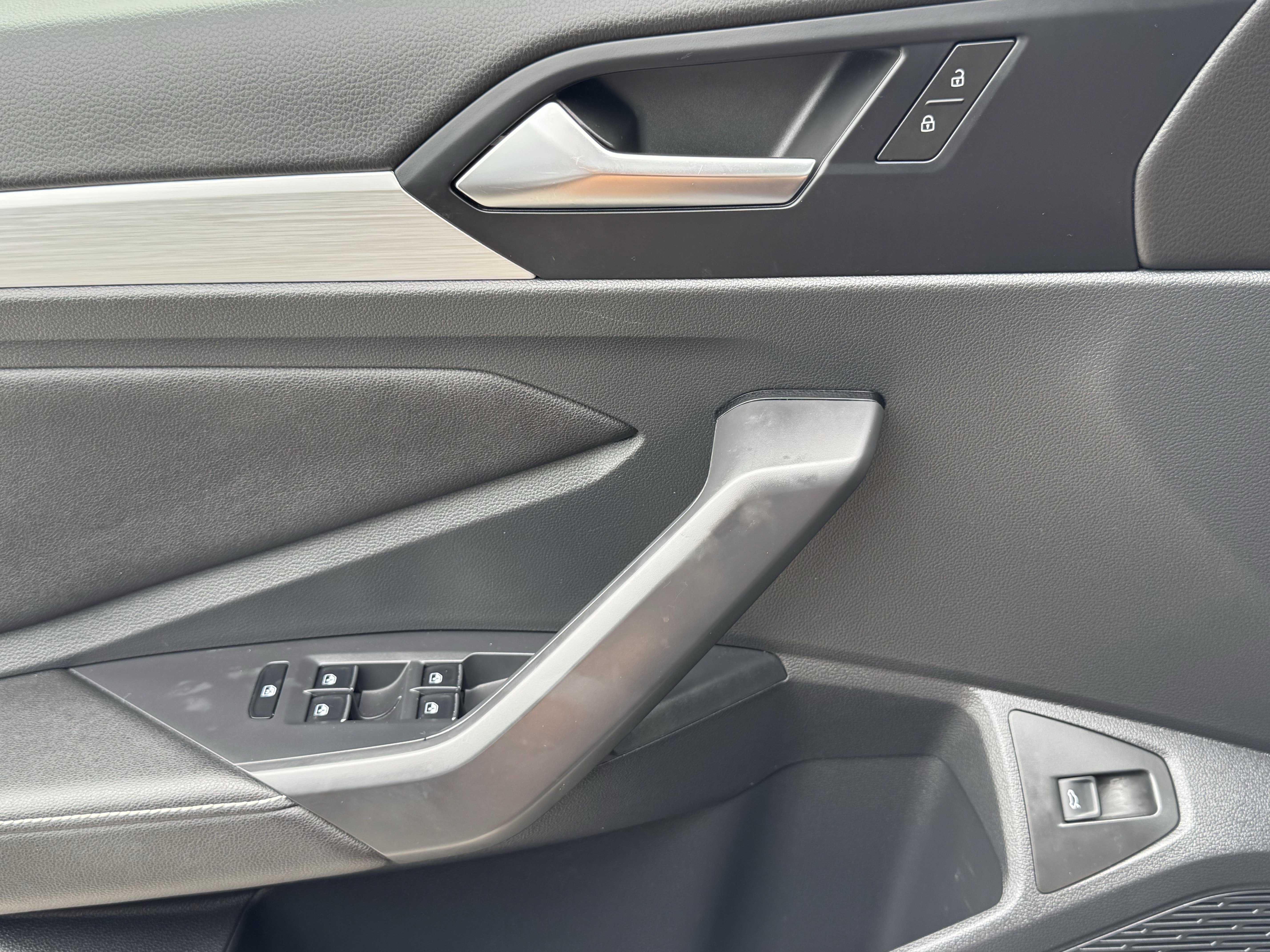 Used 2025 Volkswagen Jetta Sport FWD image 25