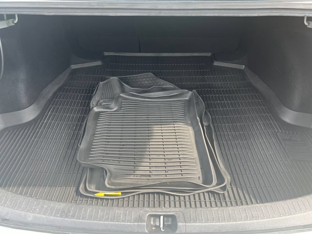 Used 2022 Toyota Corolla LE FWD image 16
