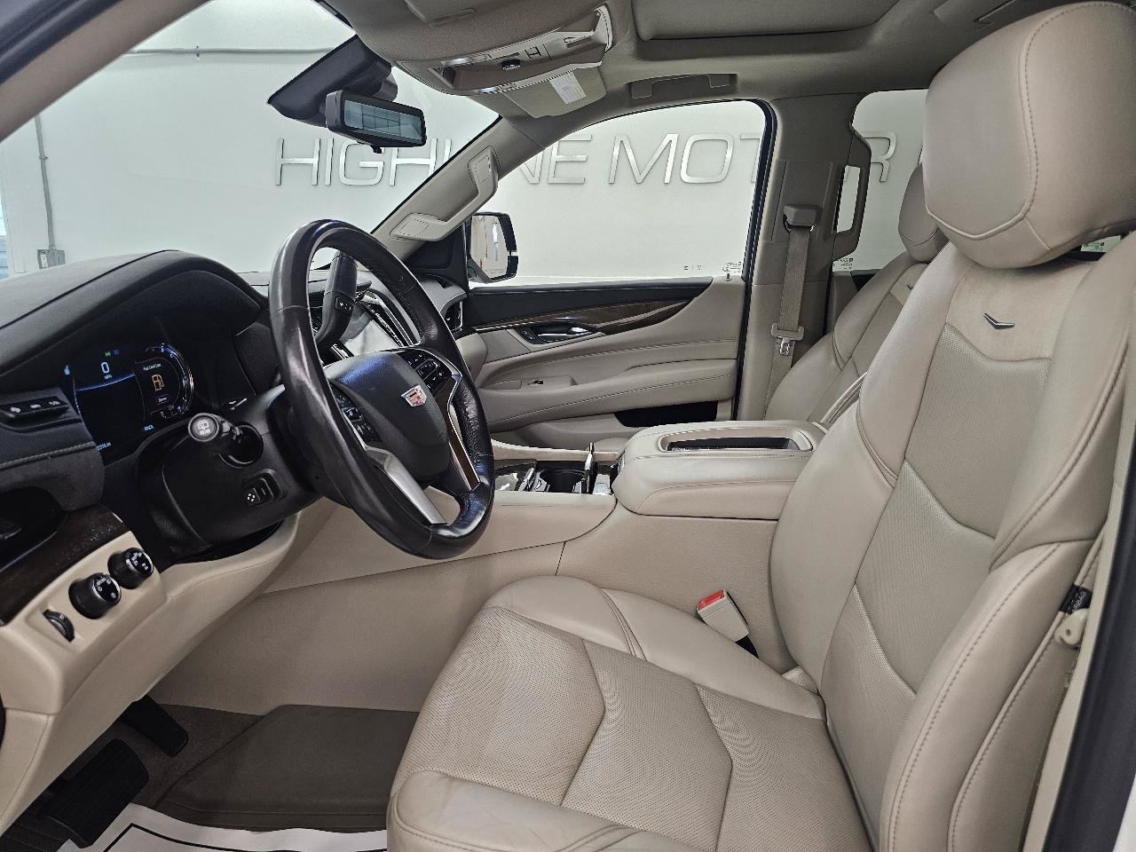 Used 2020 Cadillac Escalade Luxury AWD/4WD image 11