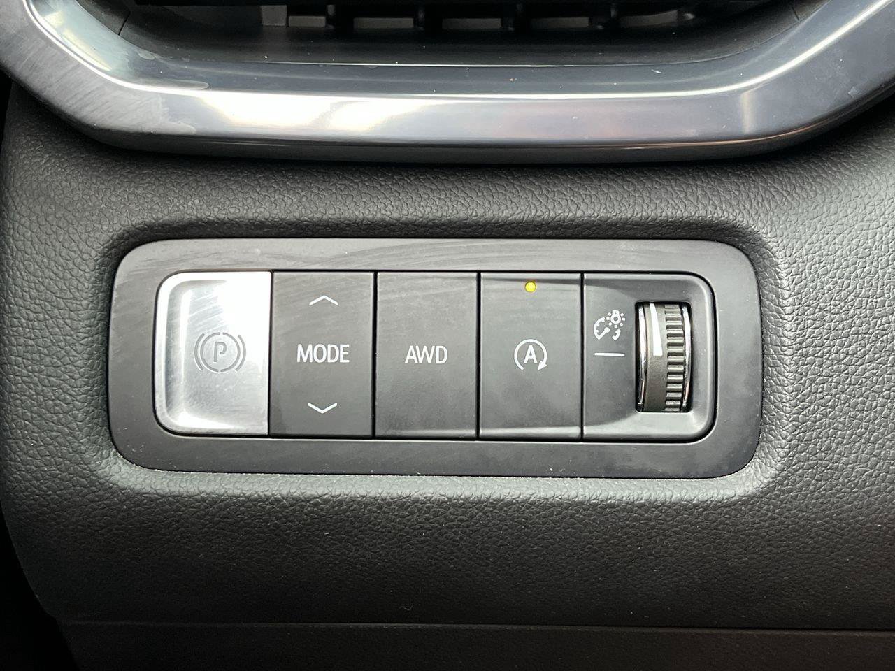 Certified 2025 GMC Acadia AT4 w/ LPO, Floor Liner Package AWD/4WD image 17
