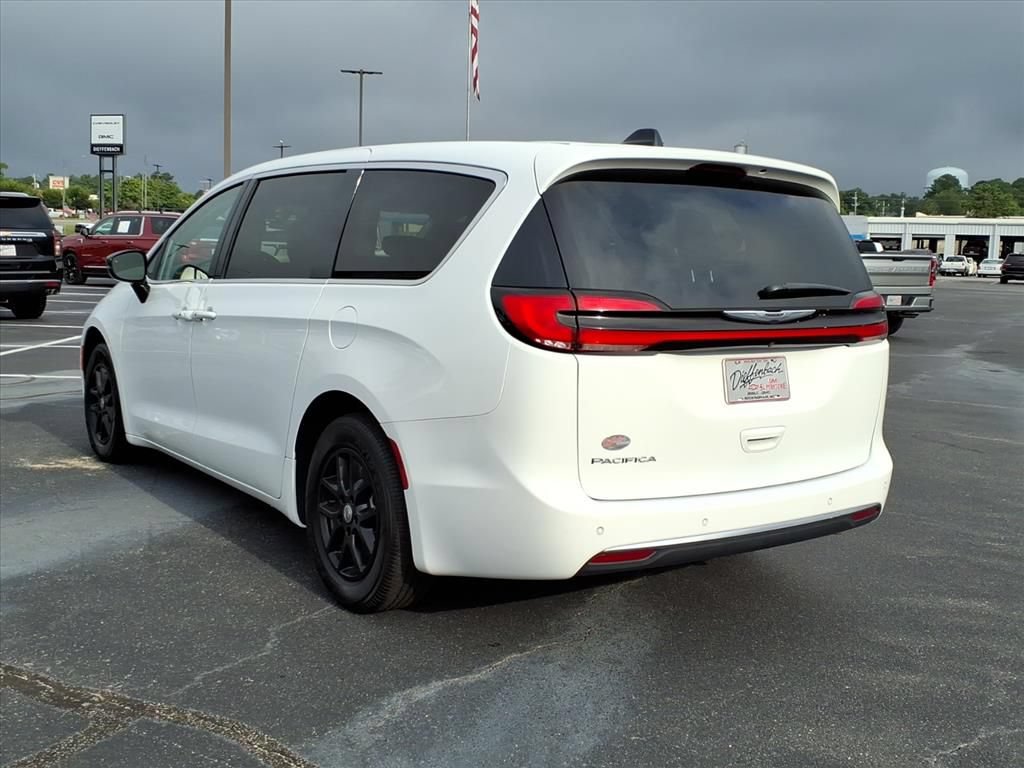 Used 2024 Chrysler Pacifica Touring-L FWD image 17