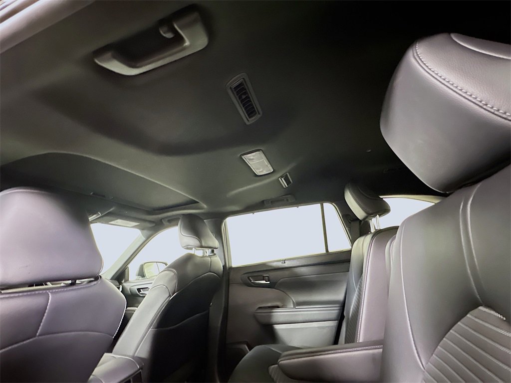 Used 2024 Toyota Highlander XSE image 13