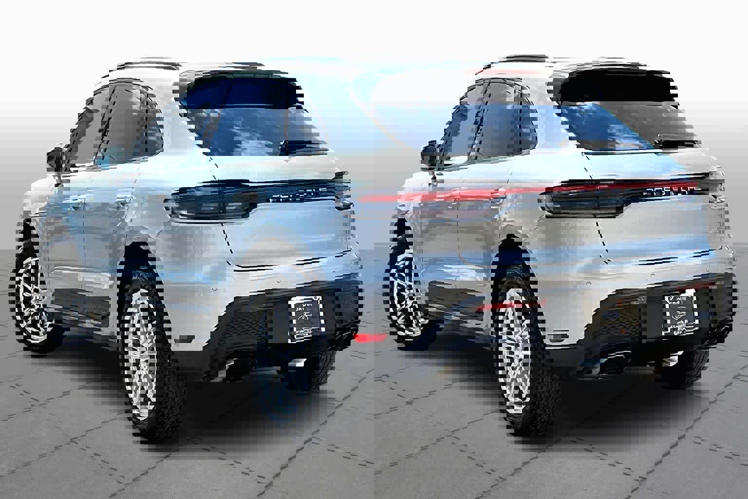 Used 2022 Porsche Macan image 12