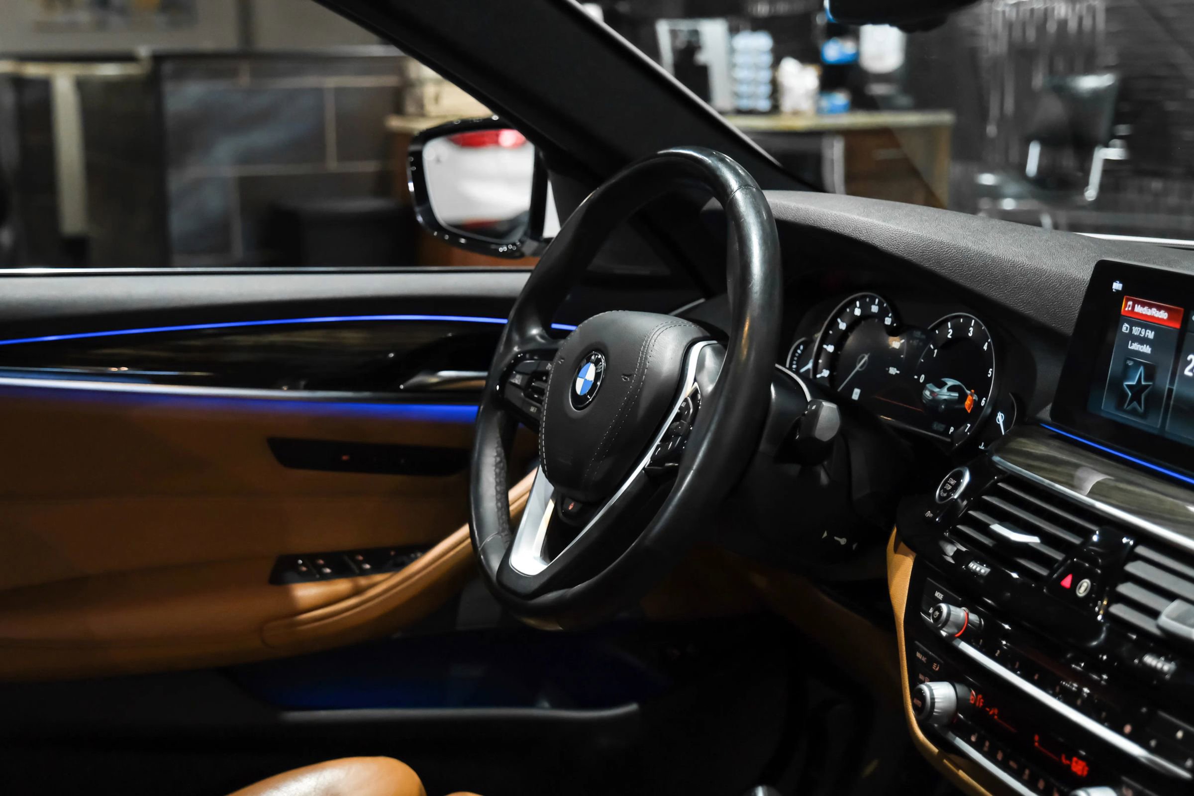 Used 2018 BMW 540i xDrive w/ Premium Package image 16