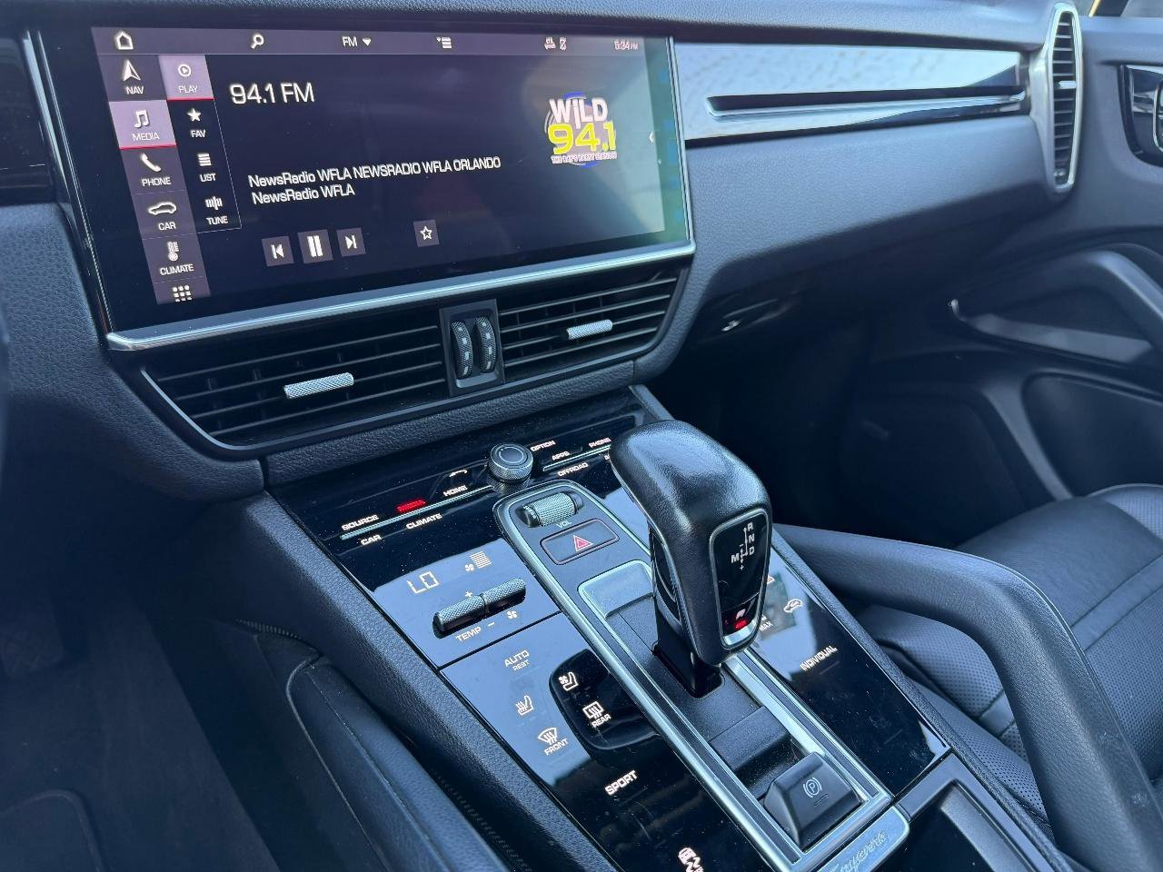 Used 2019 Porsche Cayenne AWD/4WD image 3