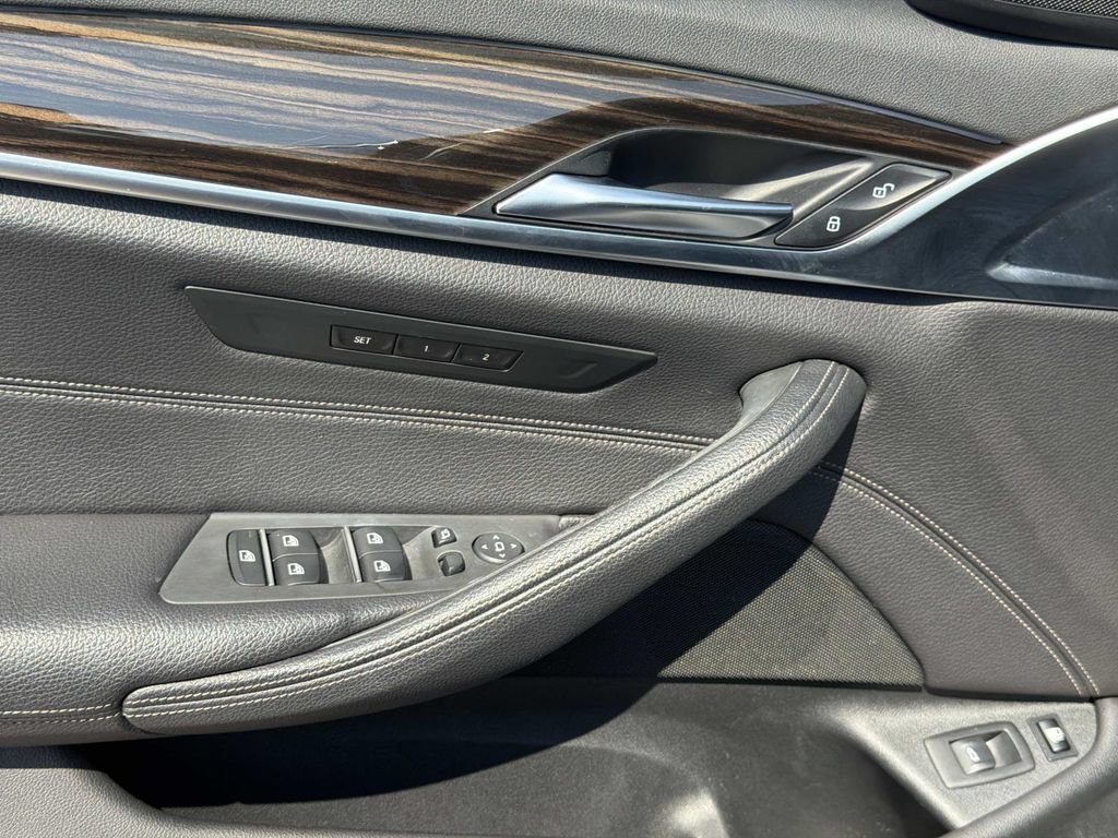 Used 2018 BMW 530e RWD image 20