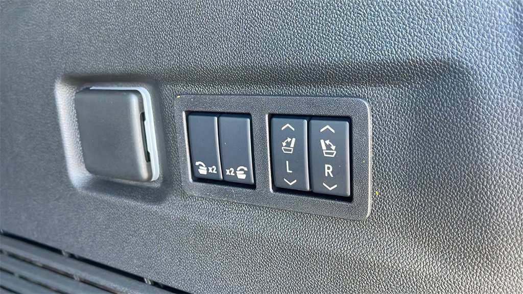 New 2025 GMC Yukon XL AT4 Ultimate image 29