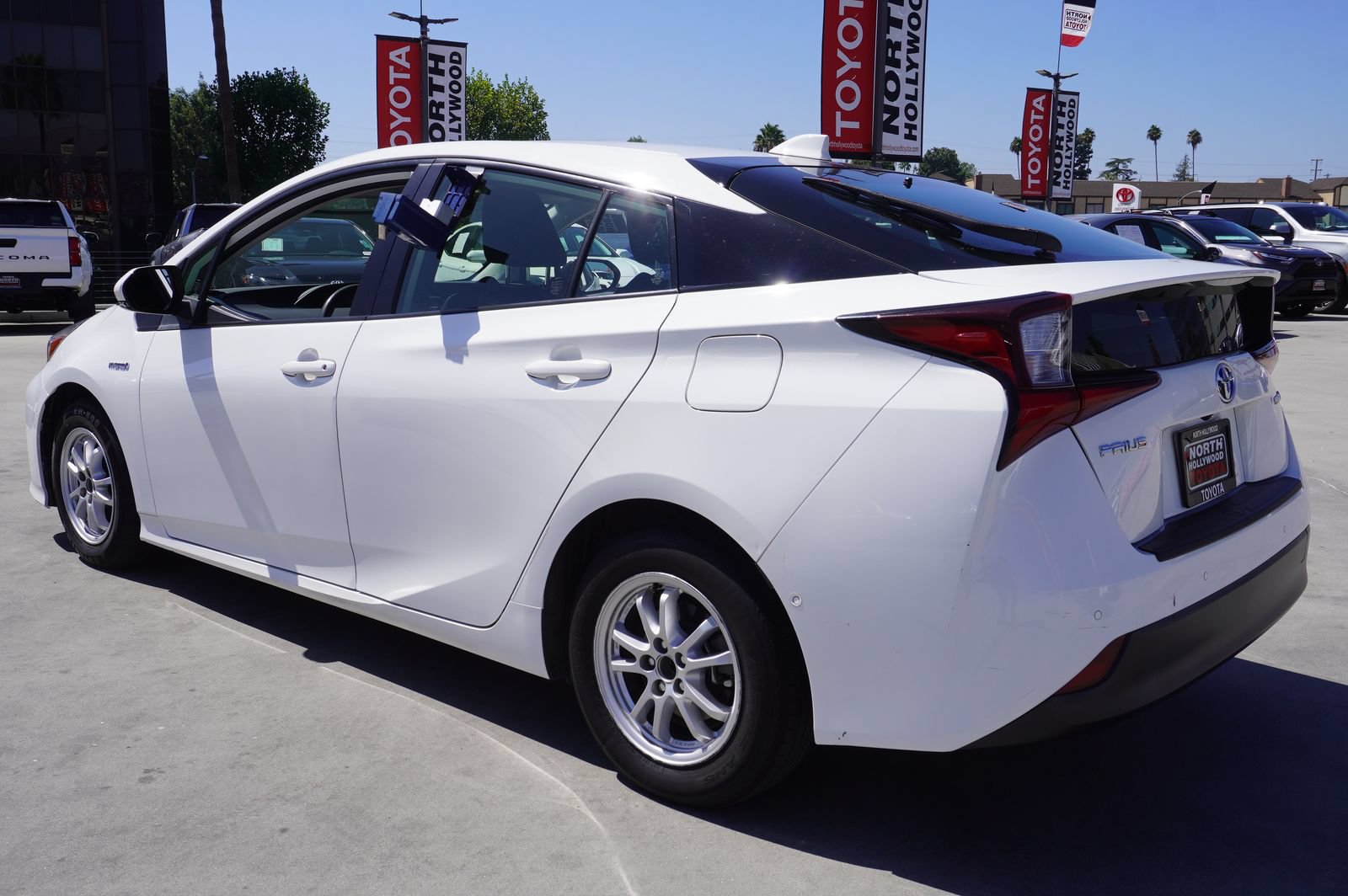 Used 2022 Toyota Prius LE FWD image 5