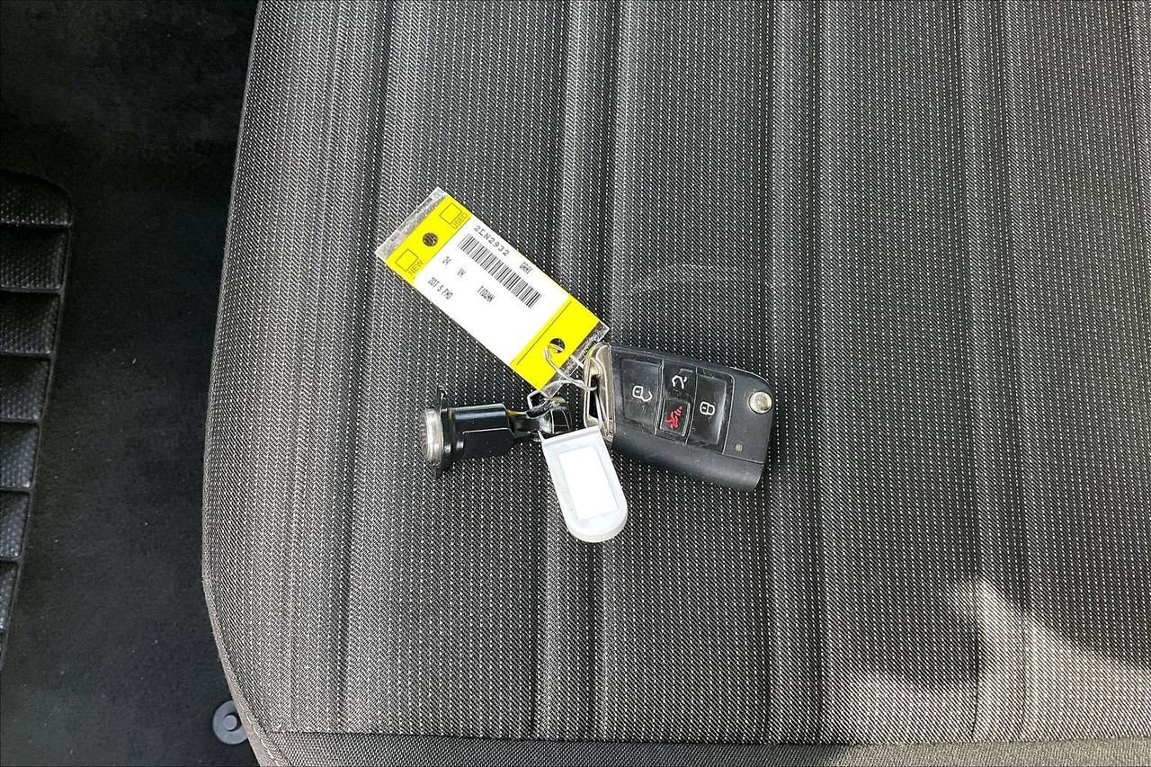 Used 2024 Volkswagen Tiguan S image 33