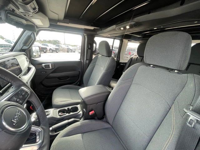 Used 2025 Jeep Wrangler Sahara w/ Safety Group image 7