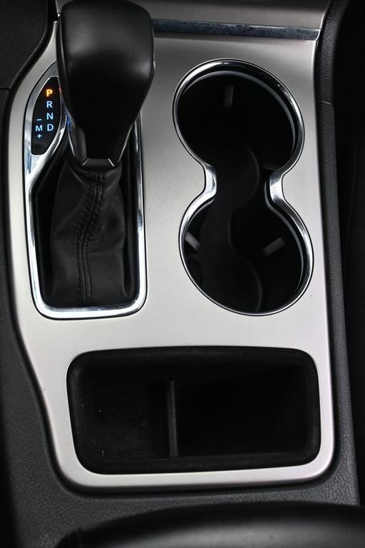 Used 2019 Jeep Grand Cherokee Laredo RWD image 17