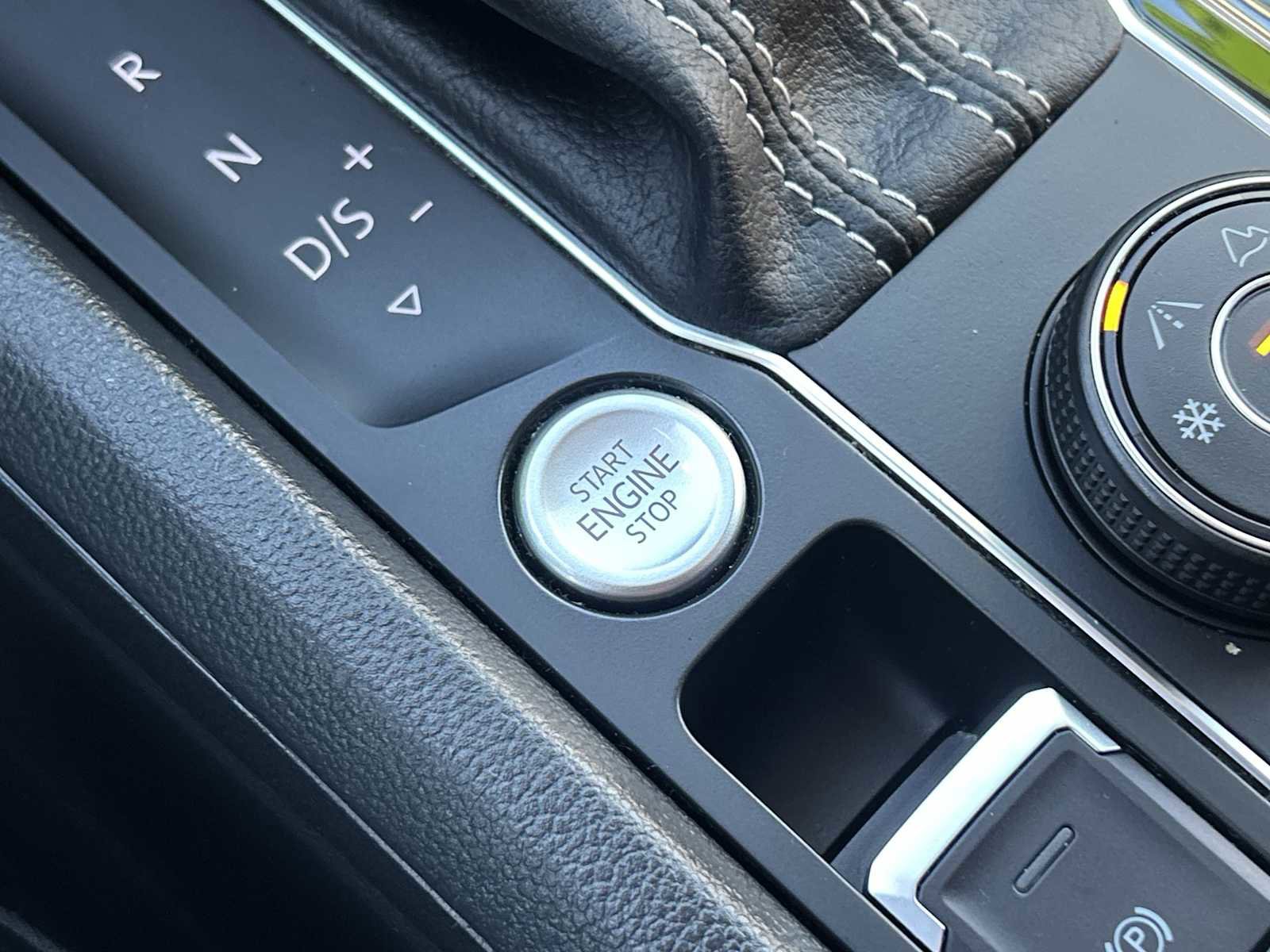 Used 2021 Volkswagen Atlas SEL Premium image 16