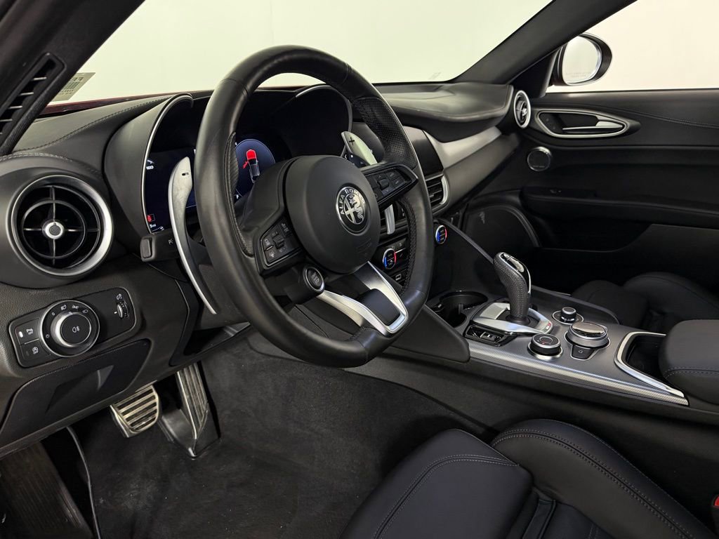 Used 2024 Alfa Romeo Giulia Veloce image 22