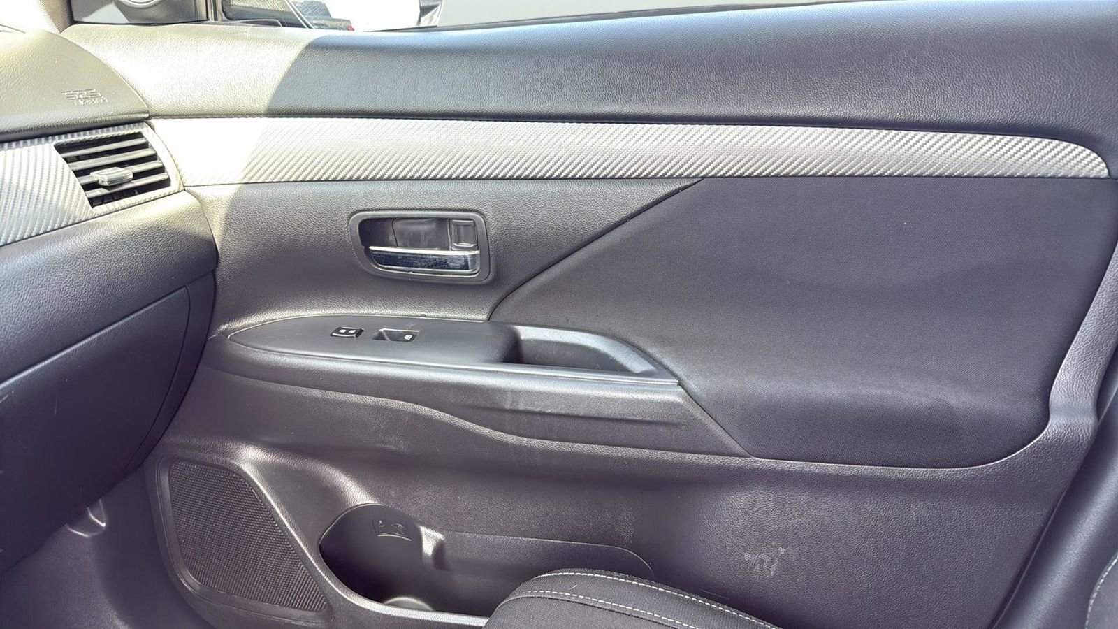 Used 2018 Mitsubishi Outlander ES image 19