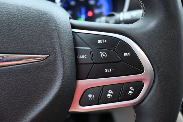 Used 2023 Chrysler Pacifica Touring-L FWD image 24