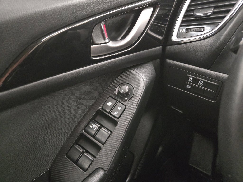 Used 2014 MAZDA MAZDA3 i Touring image 20