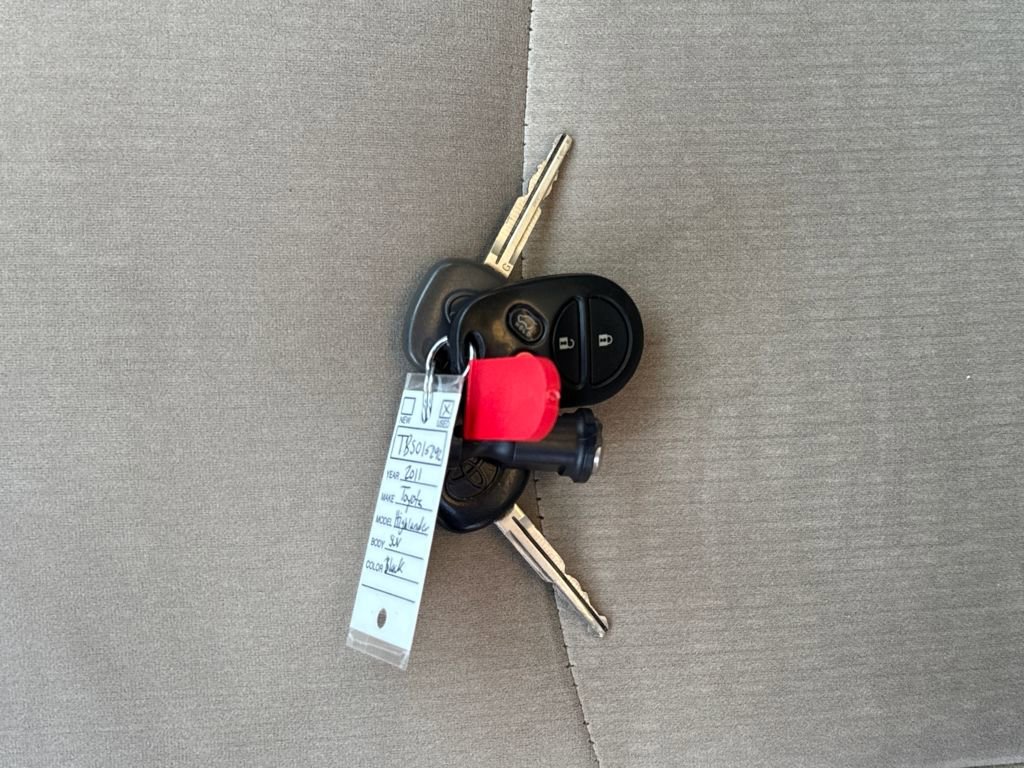 Used 2011 Toyota Highlander 2WD image 29