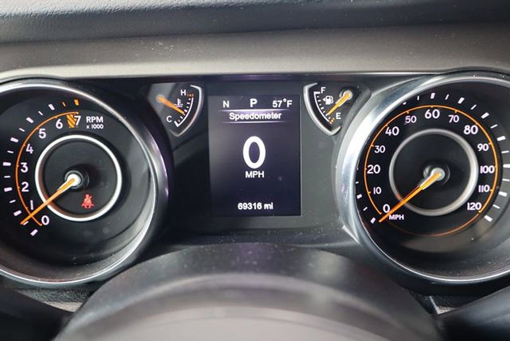 Used 2020 Jeep Gladiator Sport image 25