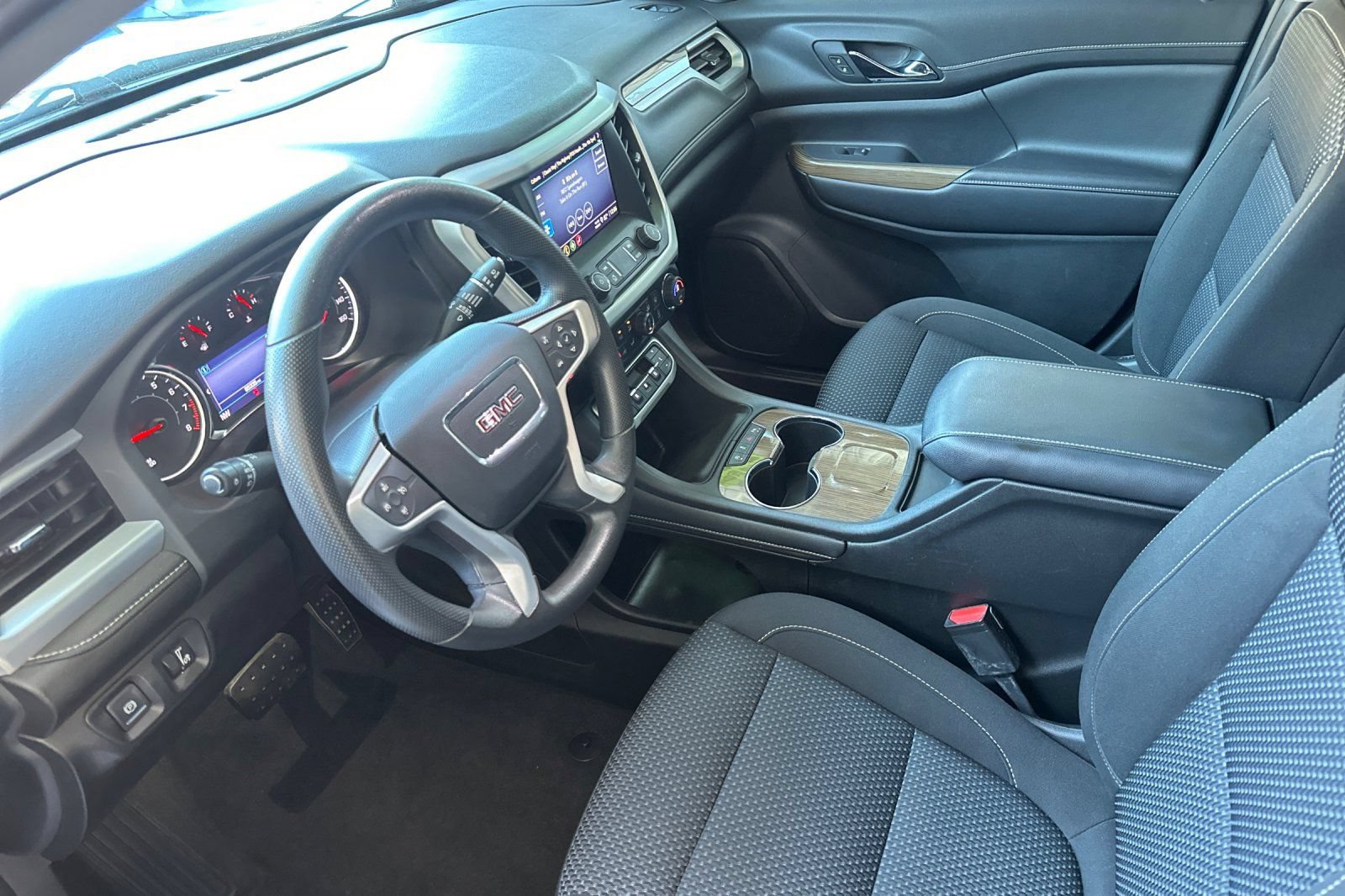 Used 2021 GMC Acadia SLE FWD image 13