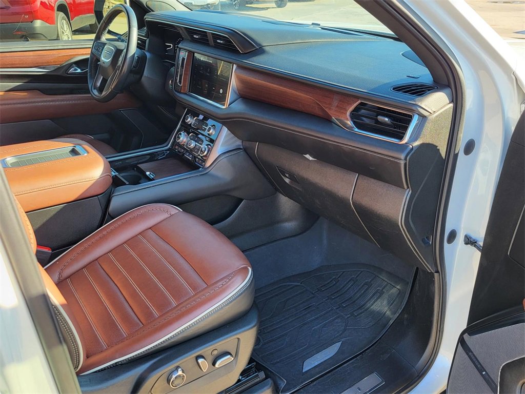 Used 2023 GMC Yukon XL Denali Ultimate image 9