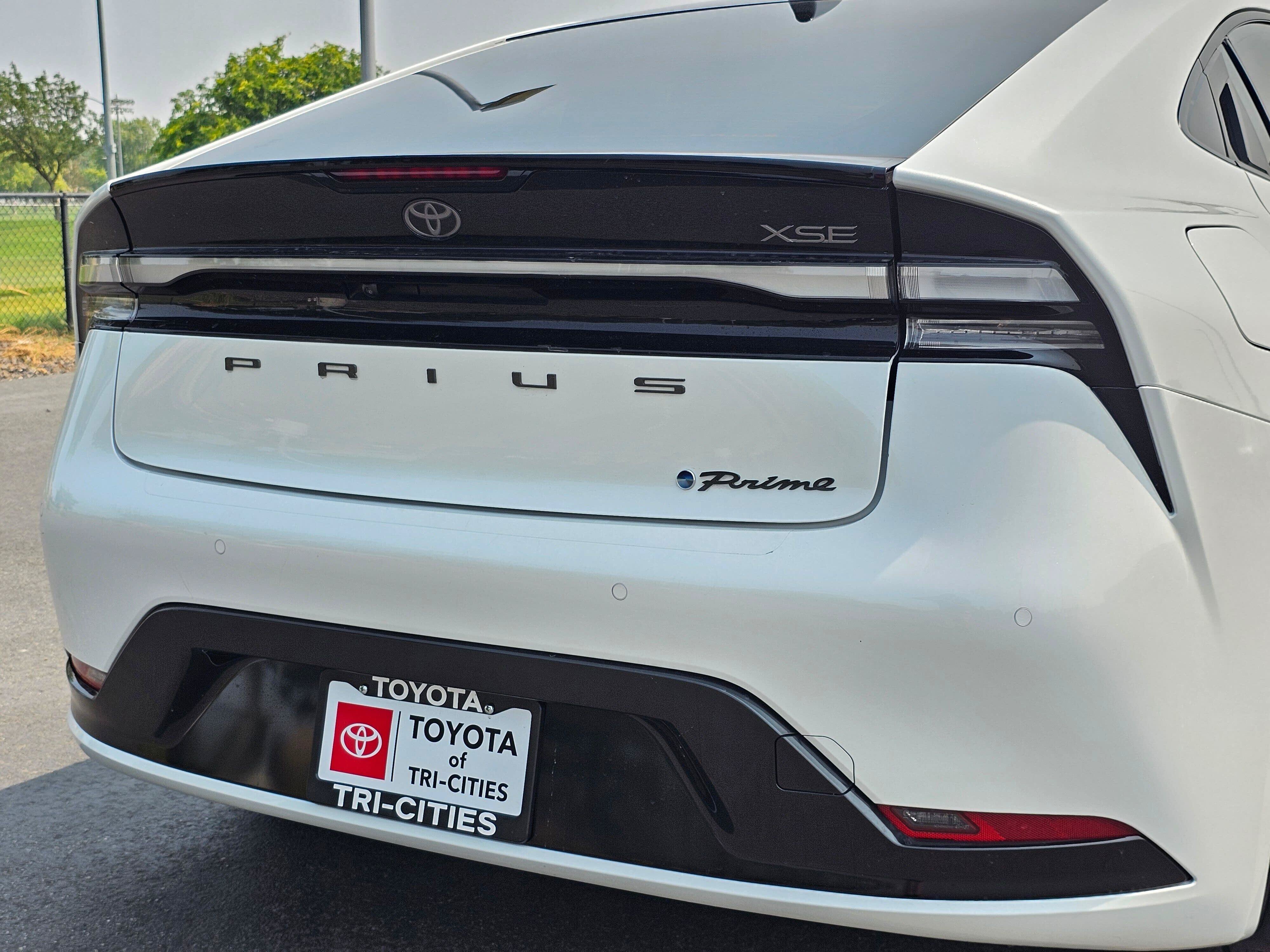 Used 2023 Toyota Prius Prime FWD image 13