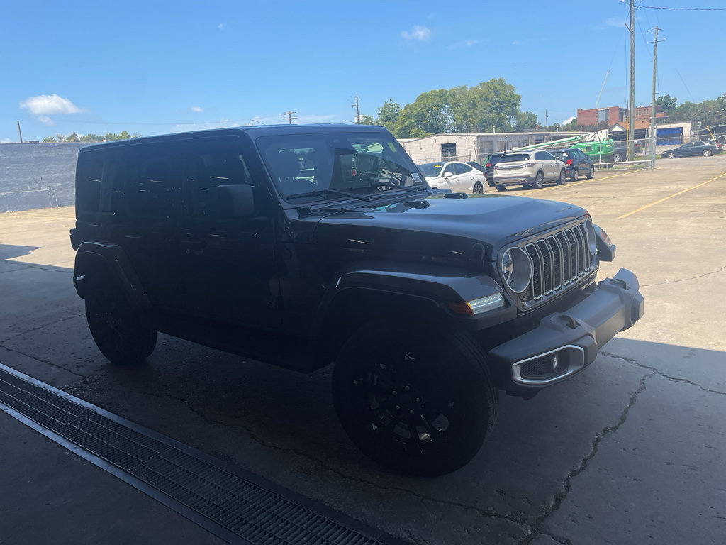 Used 2025 Jeep Wrangler Unlimited Sahara AWD/4WD image 3