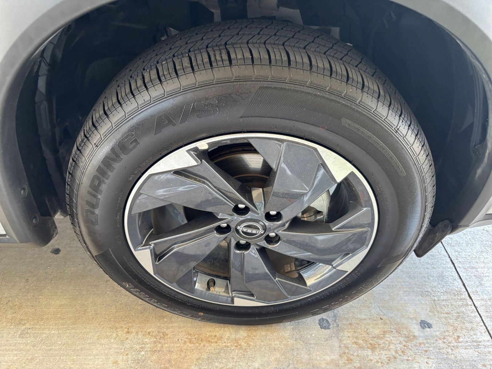Used 2025 Nissan Rogue SV FWD image 32