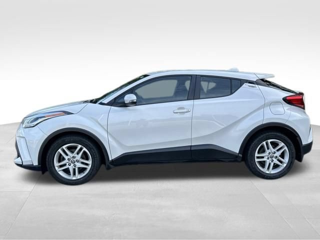 Used 2021 Toyota C-HR LE FWD image 2