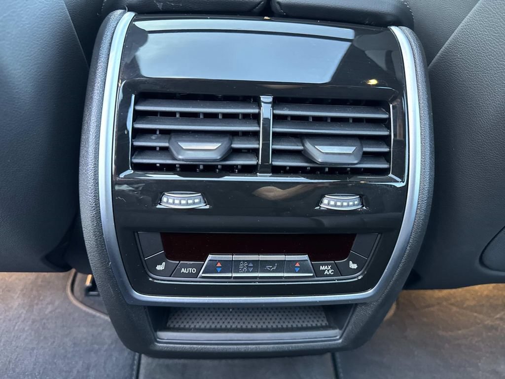 Used 2026 BMW X7 xDrive40i w/ M Sport Package AWD/4WD image 18