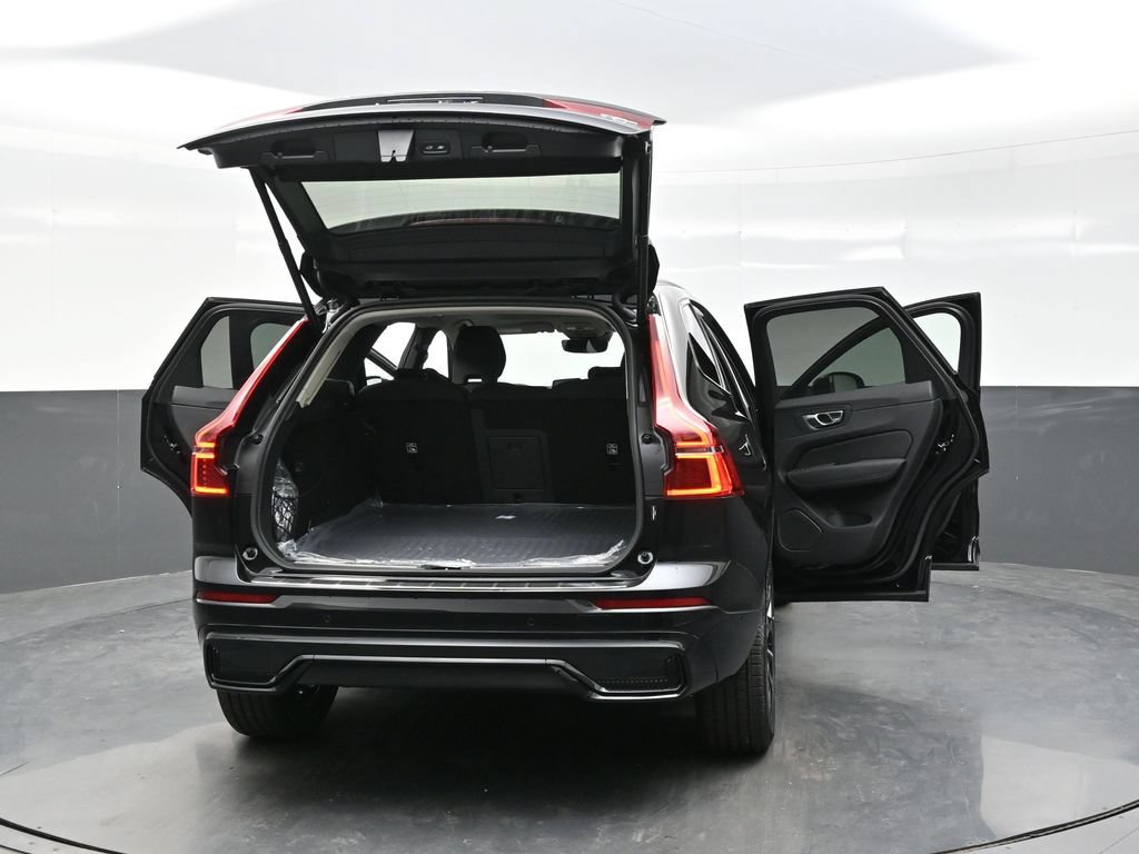 New 2026 Volvo XC60 T8 Plus w/ Climate Package PRO AWD/4WD image 40