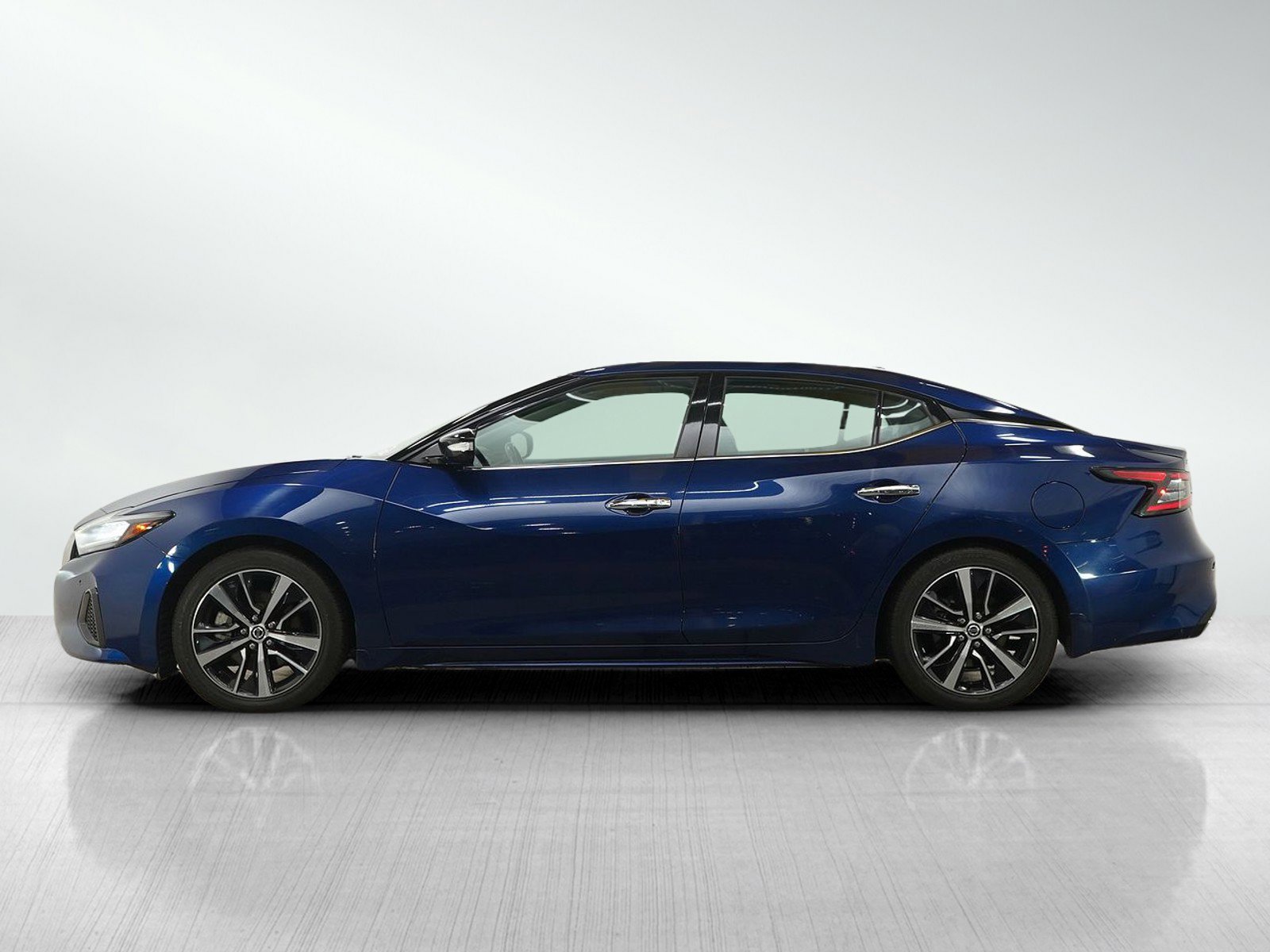 Used 2022 Nissan Maxima SL image 2