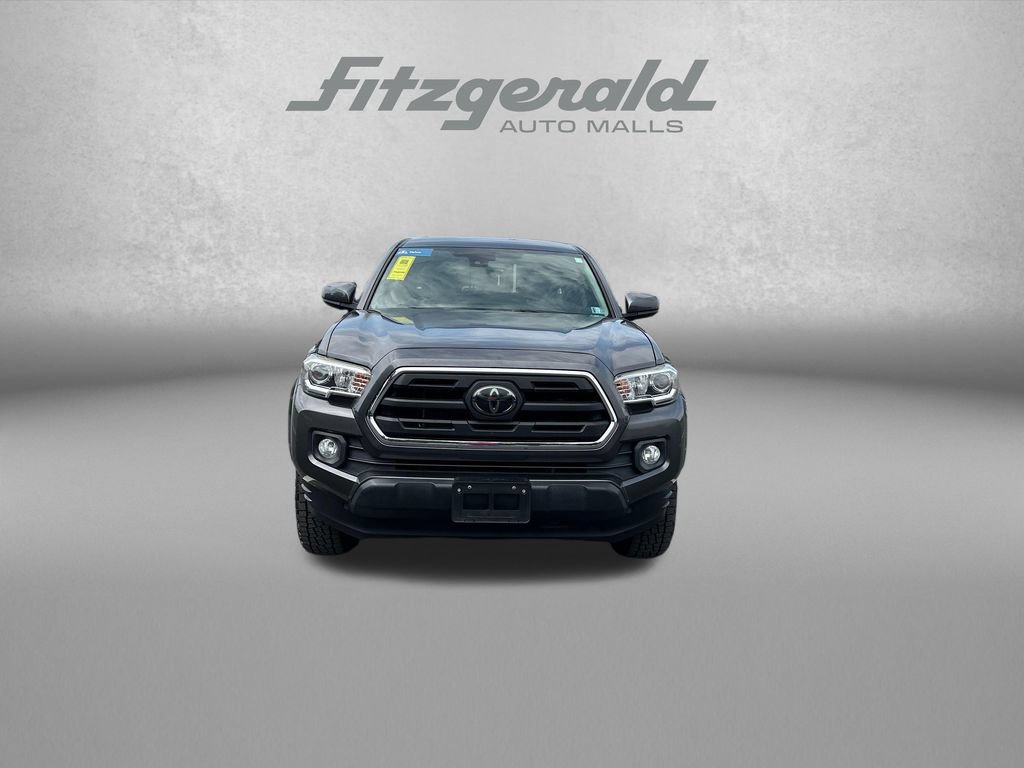 Used 2018 Toyota Tacoma SR5 RWD image 2
