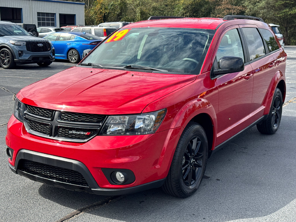 Used 2019 Dodge Journey SE w/ Connectivity Group FWD image 3