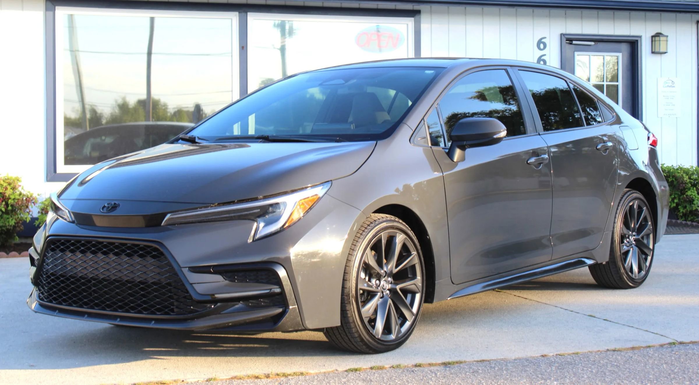 Used 2024 Toyota Corolla SE FWD image 1