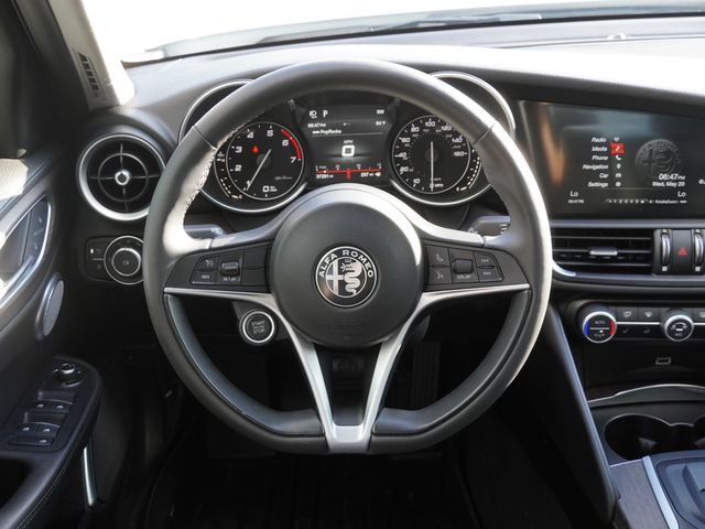 Used 2019 Alfa Romeo Giulia Ti RWD image 17
