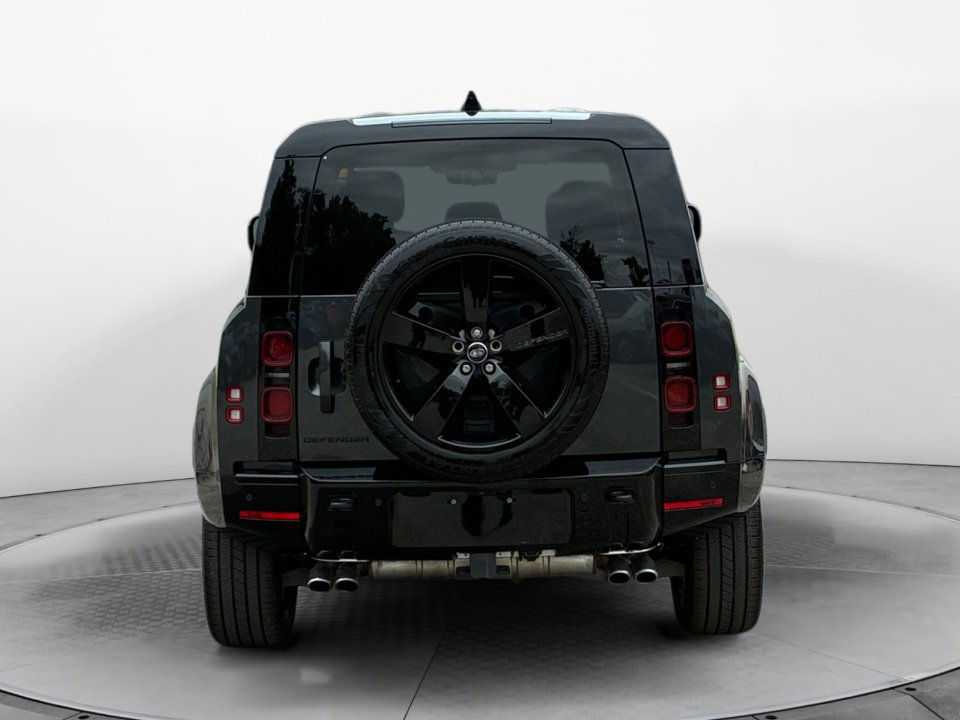 Used 2025 Land Rover Defender 110 X-Dynamic SE AWD/4WD image 6