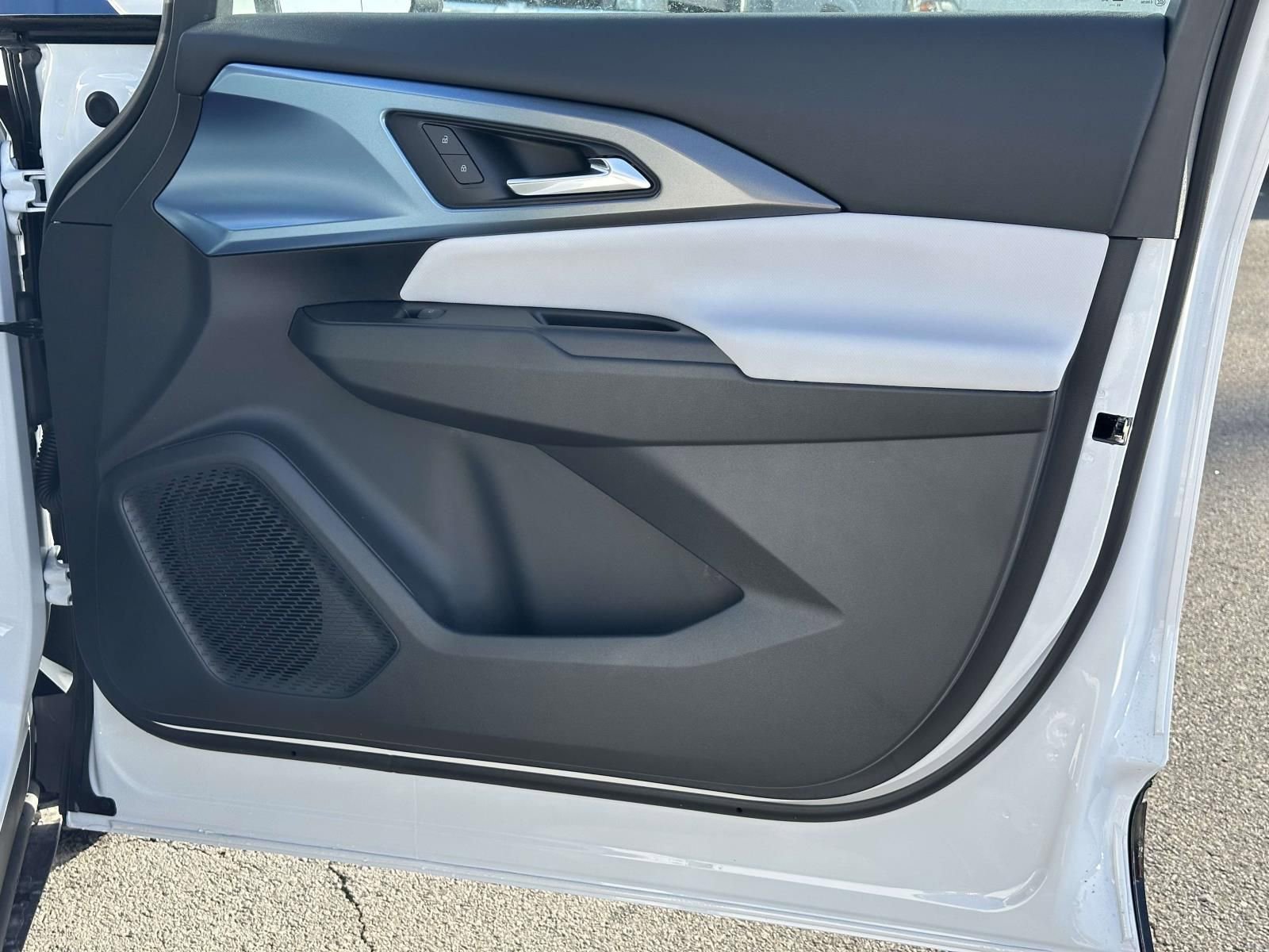 New 2026 Chevrolet Equinox EV LT w/ Convenience Package II image 26