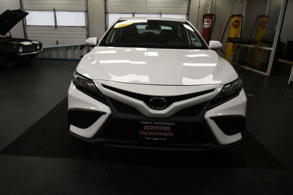 Used 2023 Toyota Camry SE AWD/4WD image 3