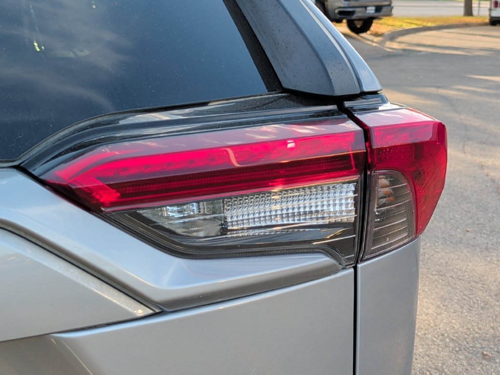 Used 2019 Toyota RAV4 LE w/ All Weather Liner Package AWD/4WD image 43