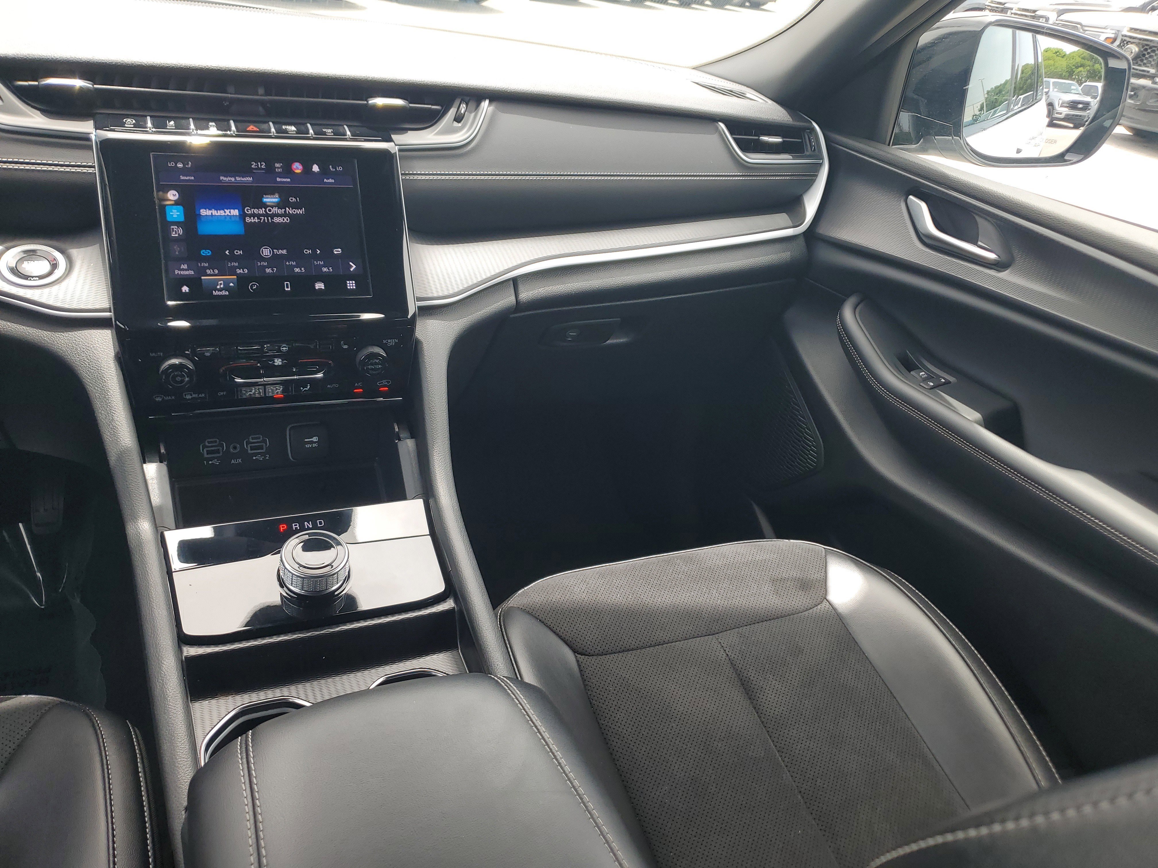 Used 2024 Jeep Grand Cherokee L Altitude image 20