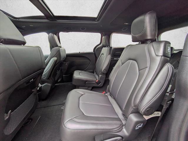 New 2026 Chrysler Pacifica Select image 18