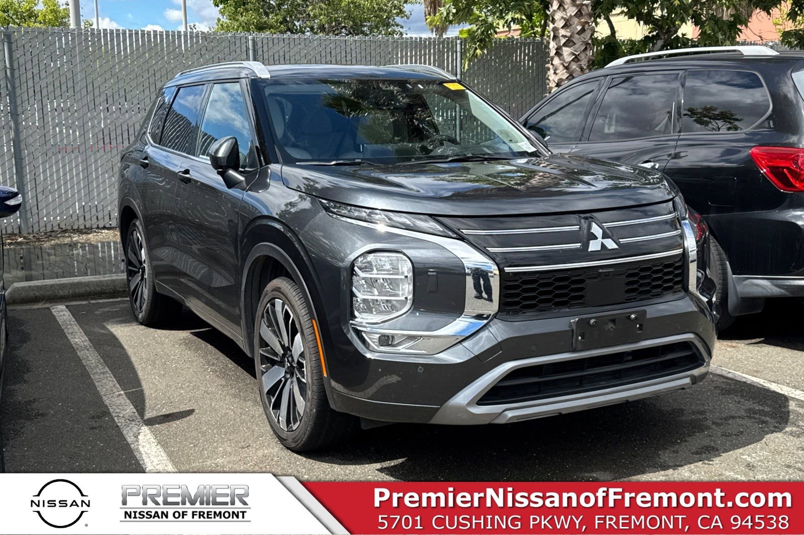 Used 2025 Mitsubishi Outlander AWD image 1