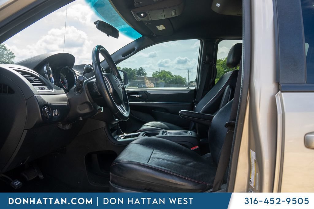 Used 2016 Dodge Grand Caravan R/T FWD image 3