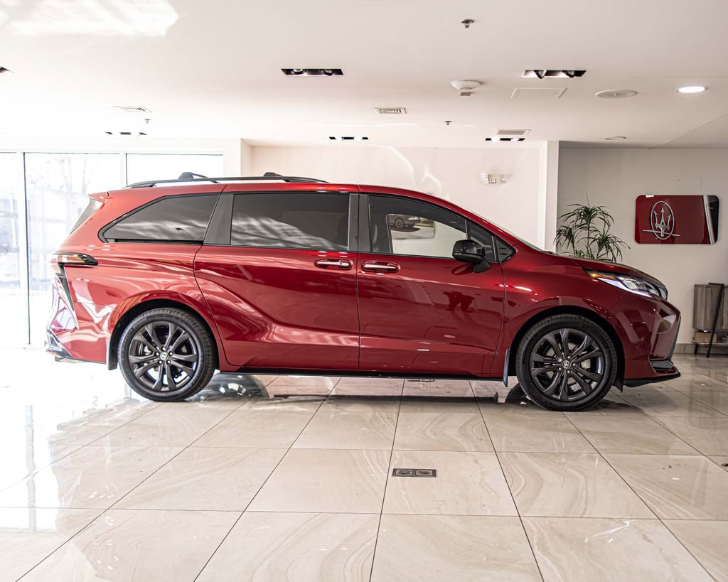 Used 2025 Toyota Sienna XSE image 10